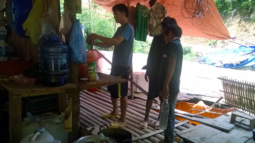 Vô tư tiêu tiền tái định cư